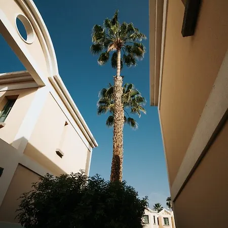Апартаменты Sun's Gardens *